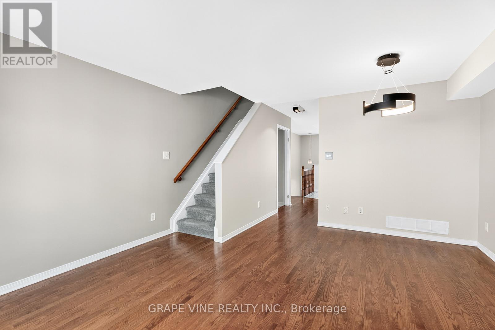 Photo 17 of 21 Scout Street, Ottawa ON