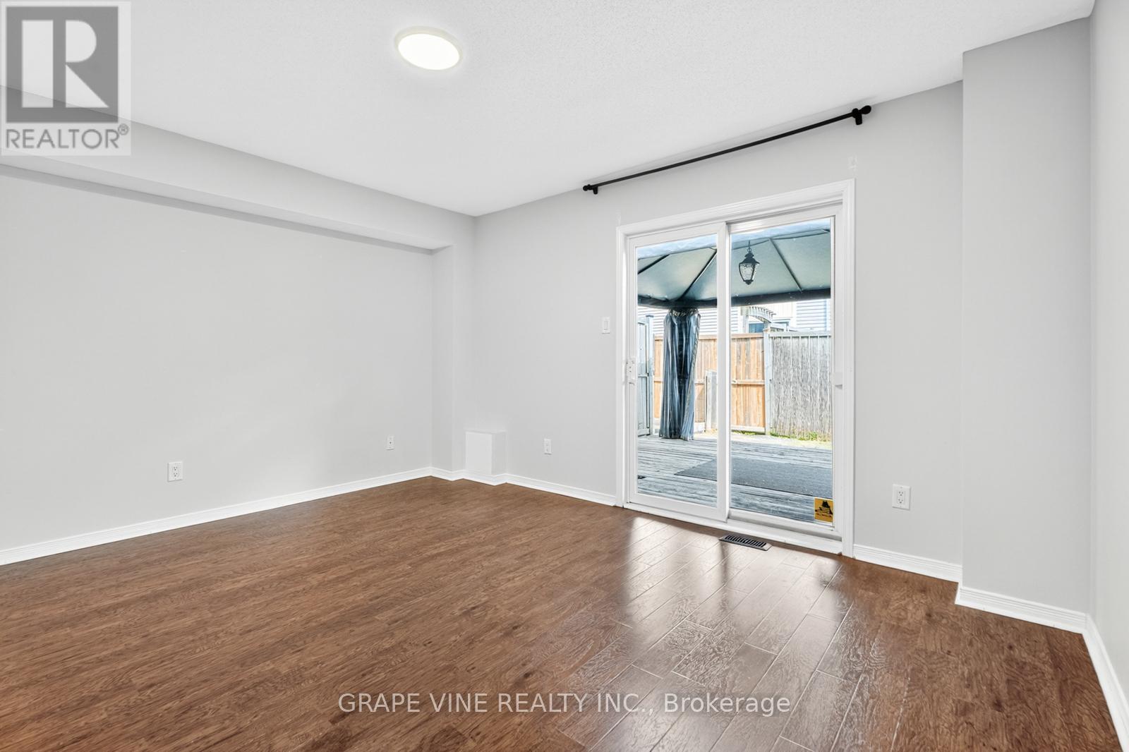 Photo 11 of 21 Scout Street, Ottawa ON