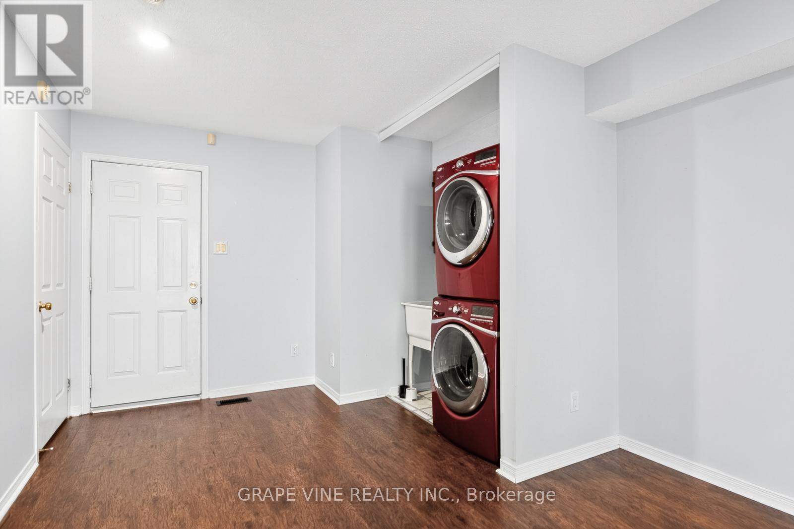 Photo 2 of 21 Scout Street, Ottawa ON