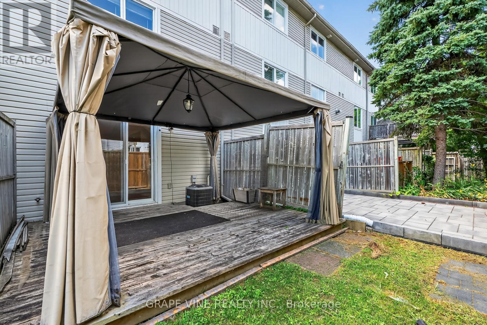 Photo 1 of 21 Scout Street, Ottawa ON