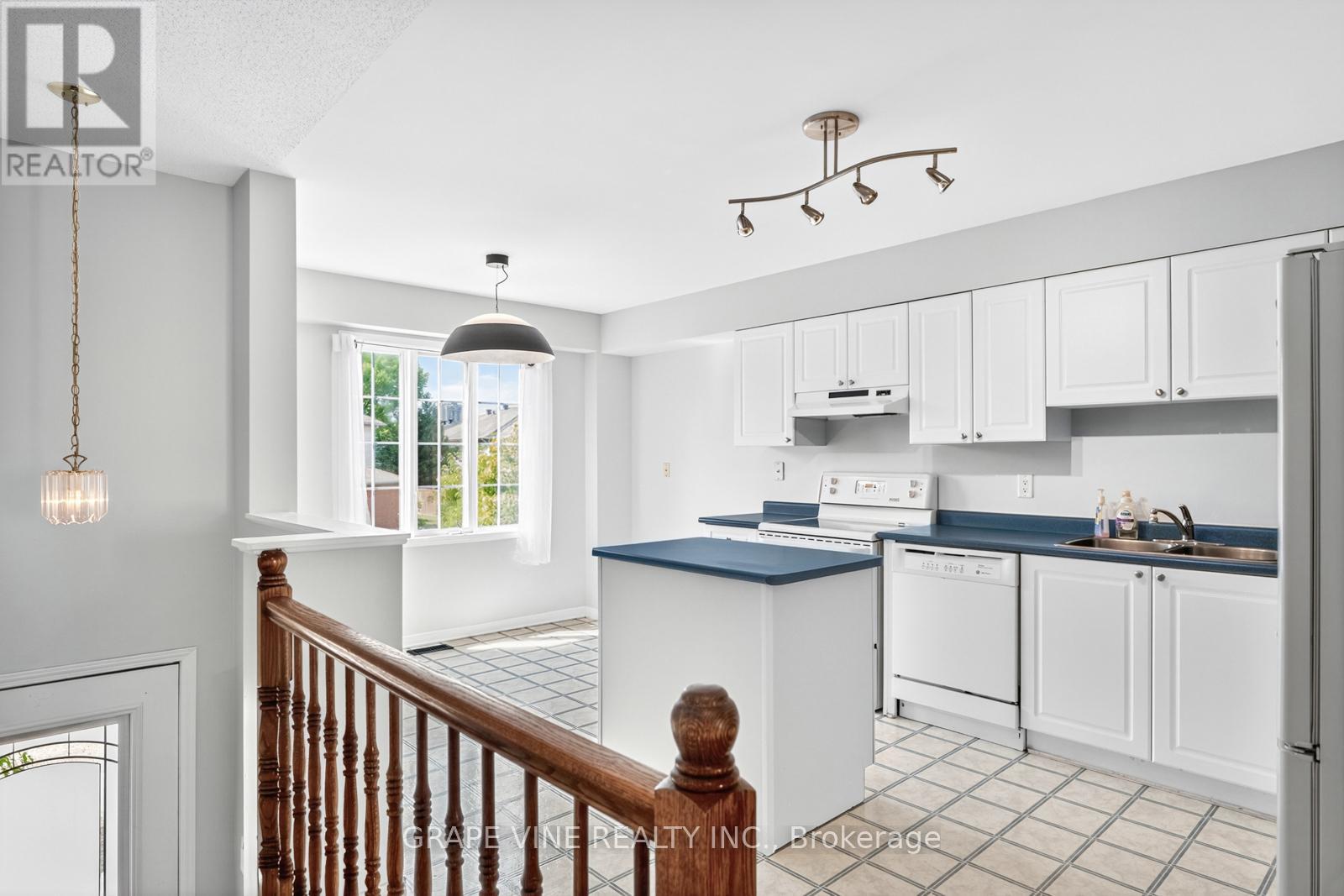 Photo 9 of 21 Scout Street, Ottawa ON