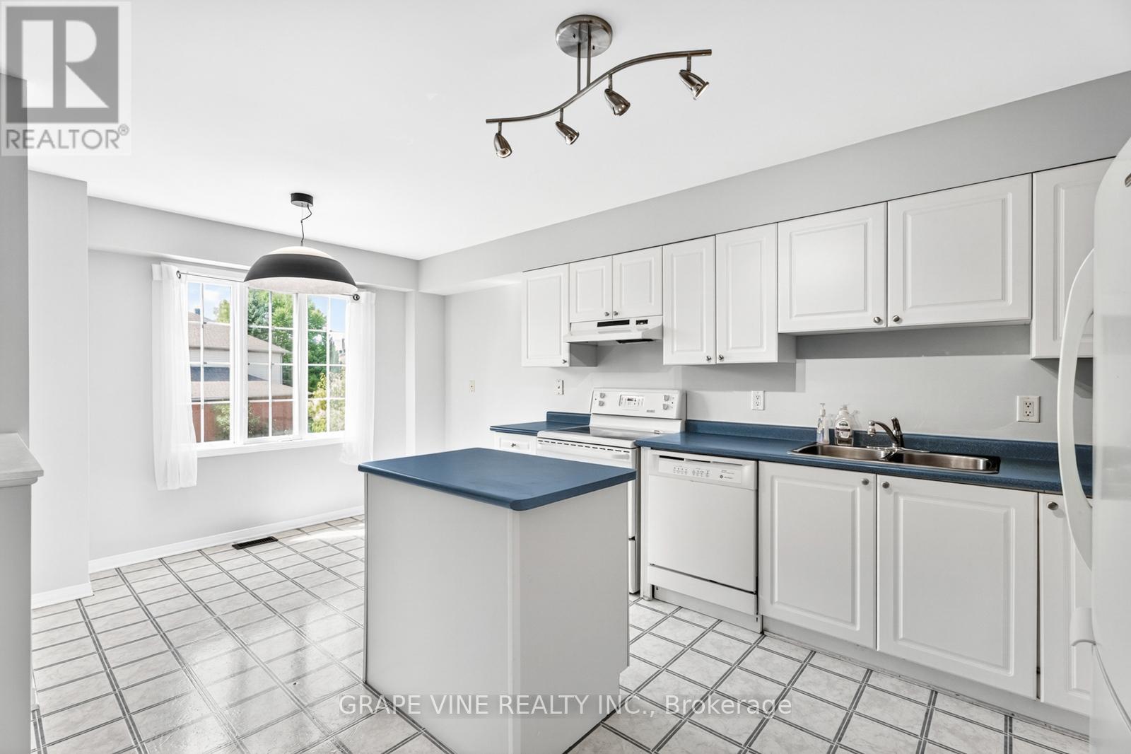 Photo 5 of 21 Scout Street, Ottawa ON