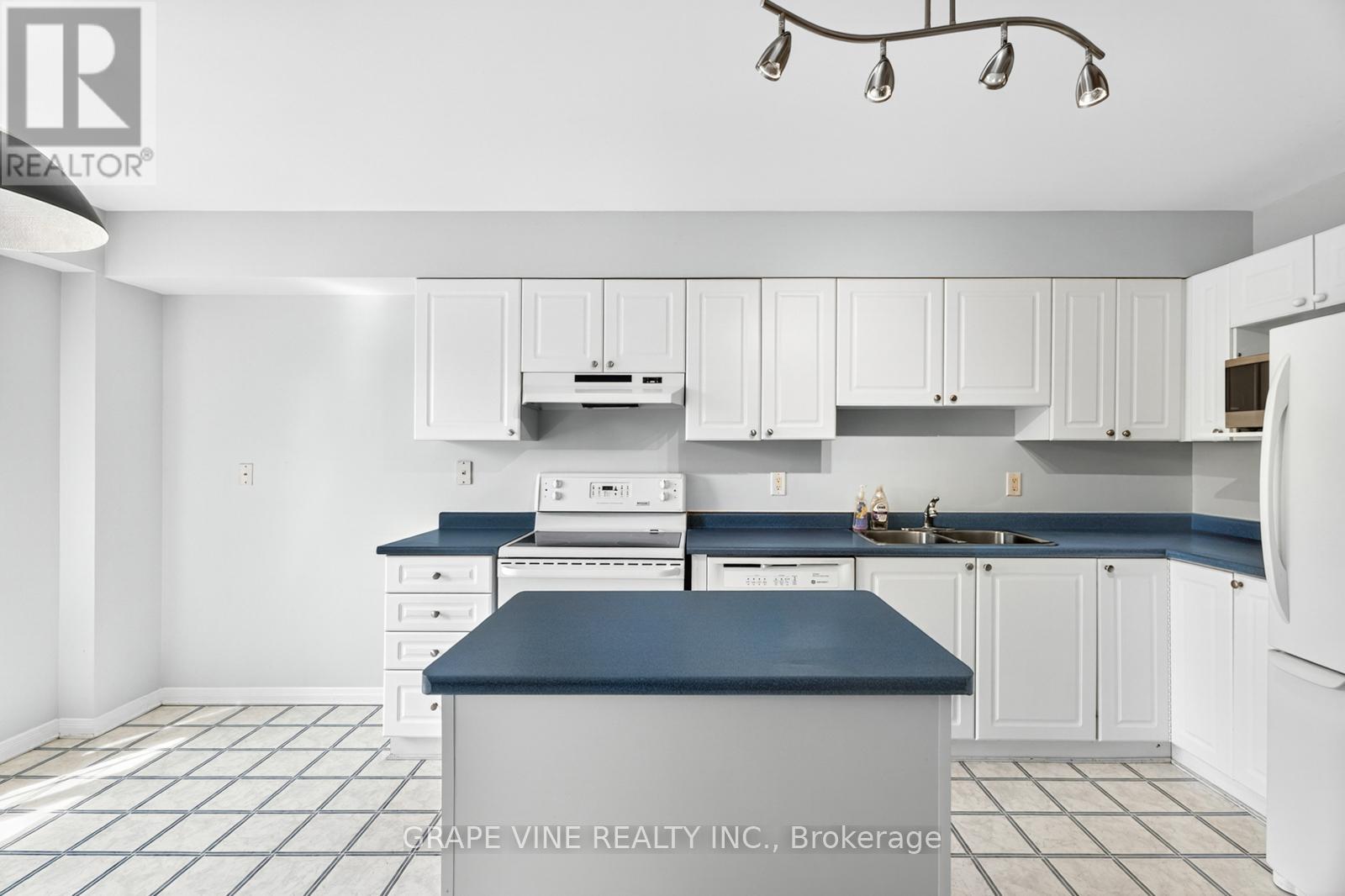 Photo 13 of 21 Scout Street, Ottawa ON