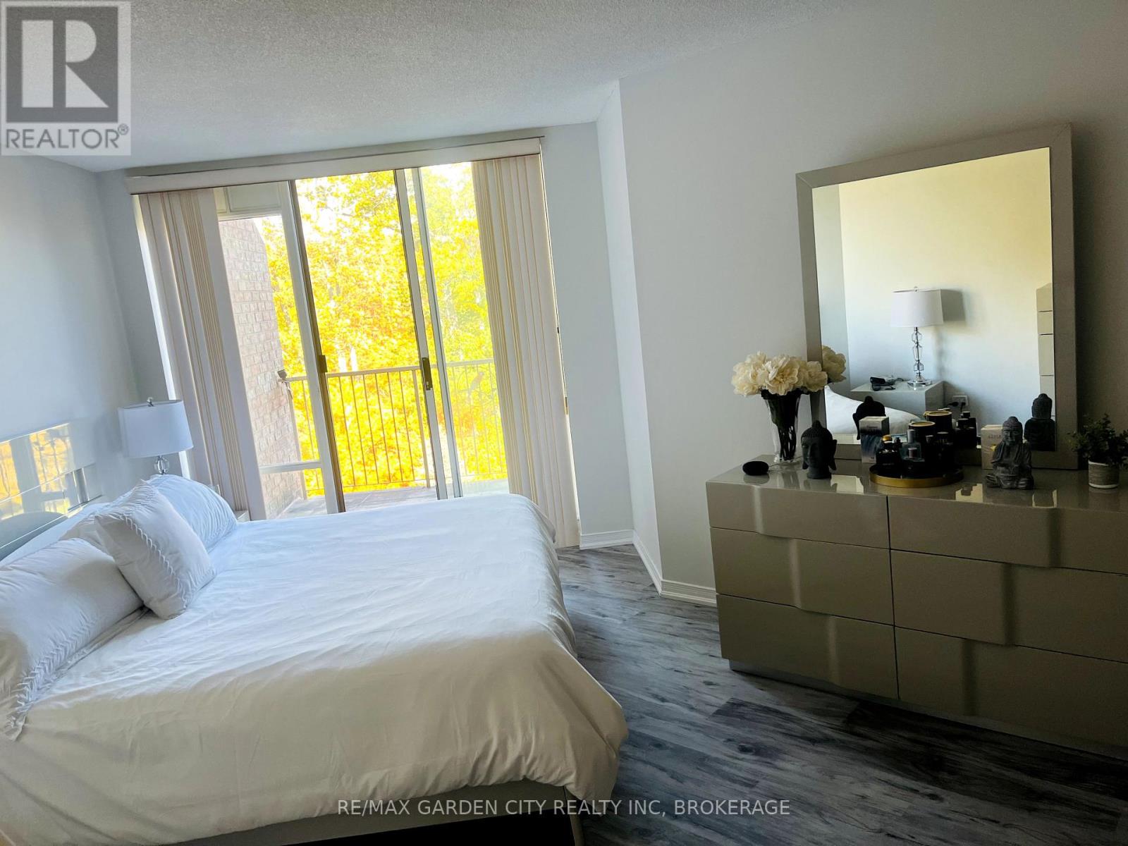 Photo 15 of 504 8111 Forest Glen Drive, Niagara Falls ON