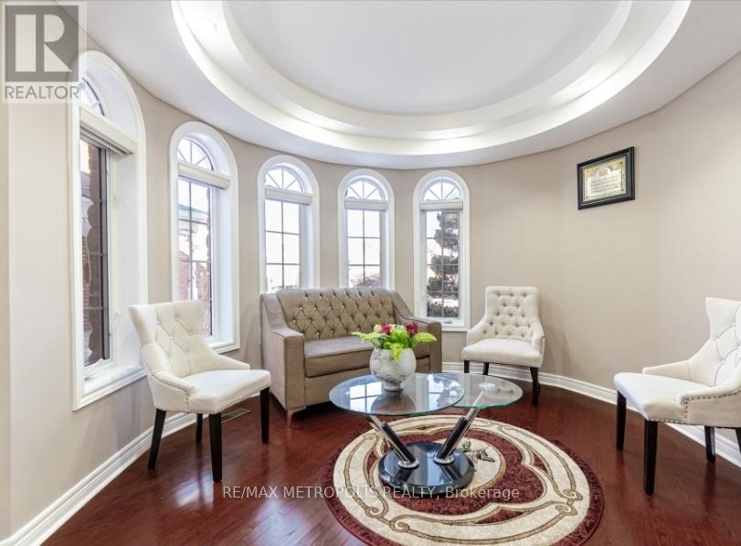 Photo 3 of 34 Forsyth Crescent, Halton Hills ON