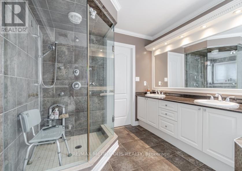 Photo 5 of 34 Forsyth Crescent, Halton Hills ON