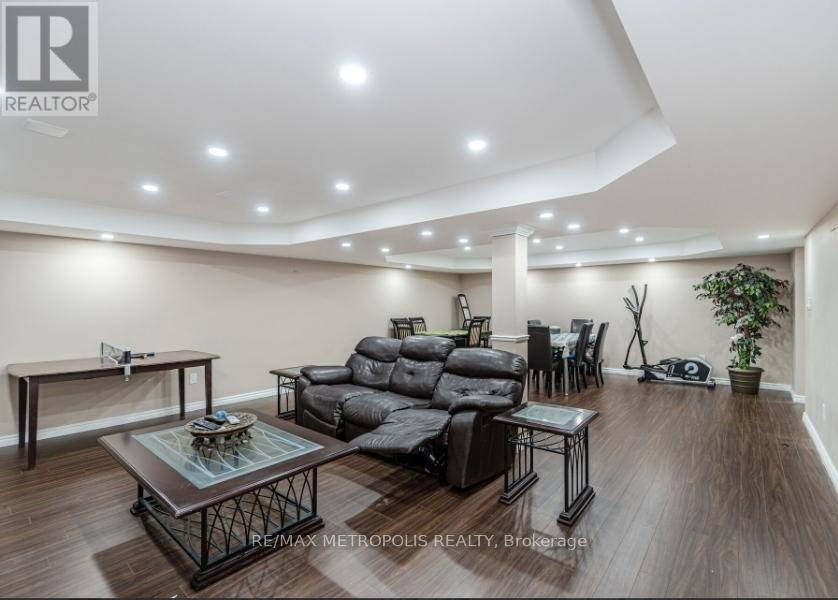 Photo 2 of 34 Forsyth Crescent, Halton Hills ON
