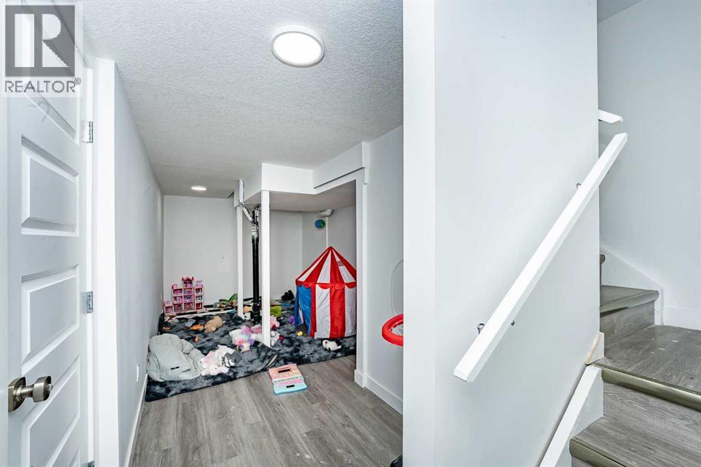 Photo 32 of 717 Windrow Manor Sw, Airdrie AB