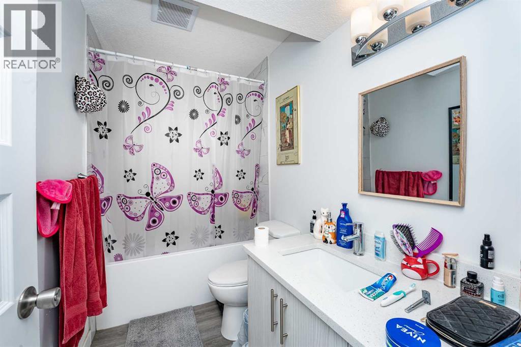 Photo 38 of 717 Windrow Manor Sw, Airdrie AB