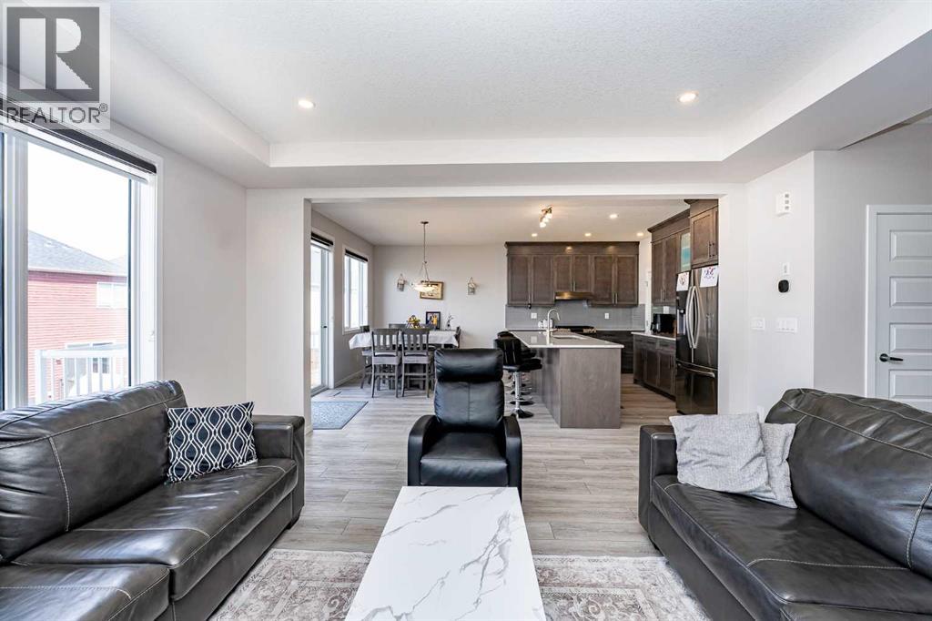 Photo 17 of 717 Windrow Manor Sw, Airdrie AB