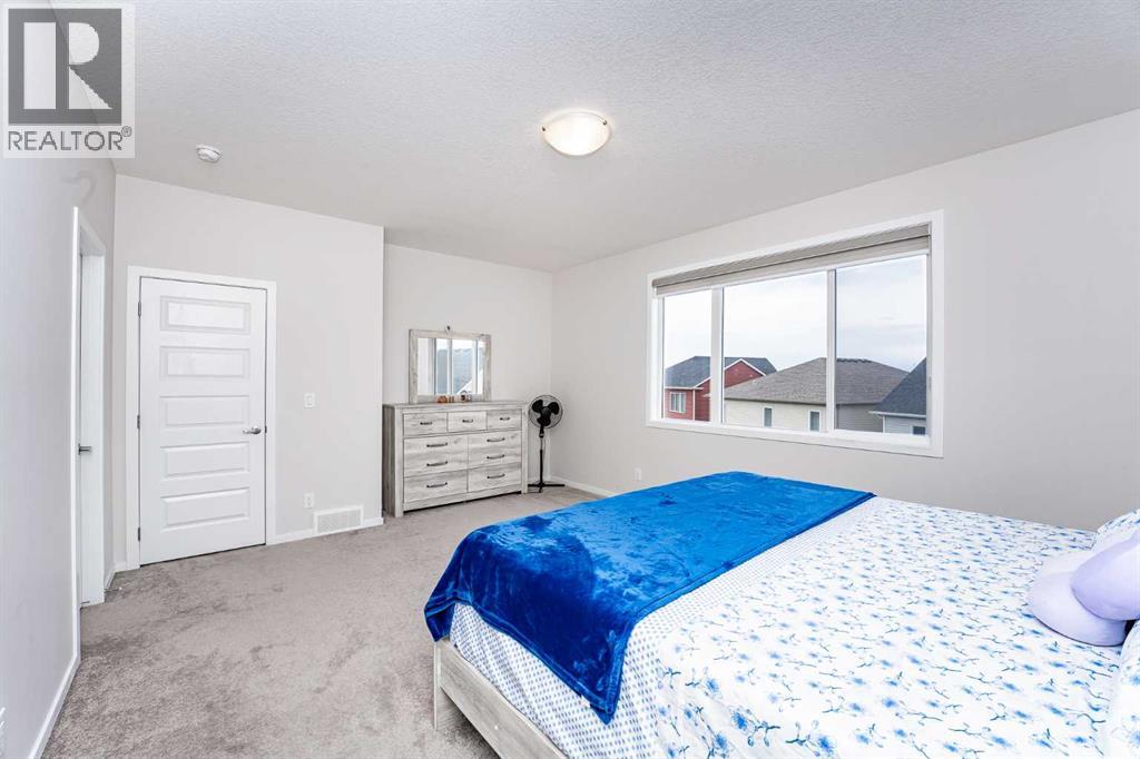 Photo 27 of 717 Windrow Manor Sw, Airdrie AB