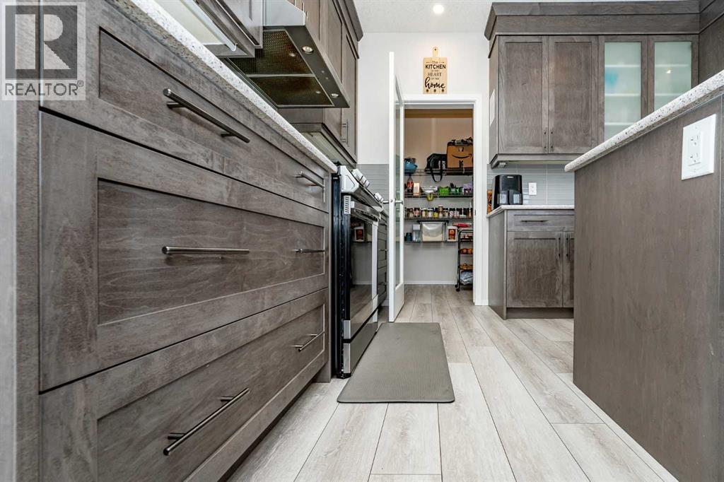 Photo 15 of 717 Windrow Manor Sw, Airdrie AB