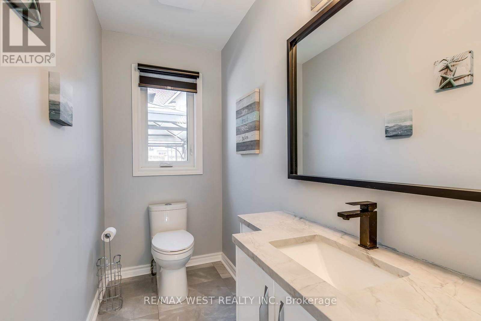 Photo 6 of 8077 Mount Carmel Boulevard, Niagara Falls ON