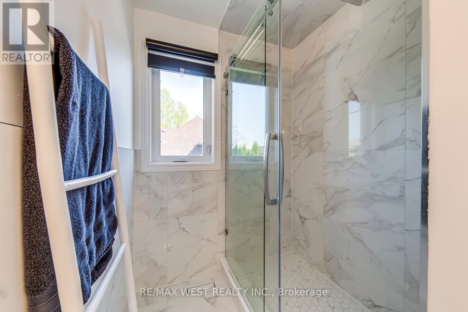 Photo 20 of 8077 Mount Carmel Boulevard, Niagara Falls ON