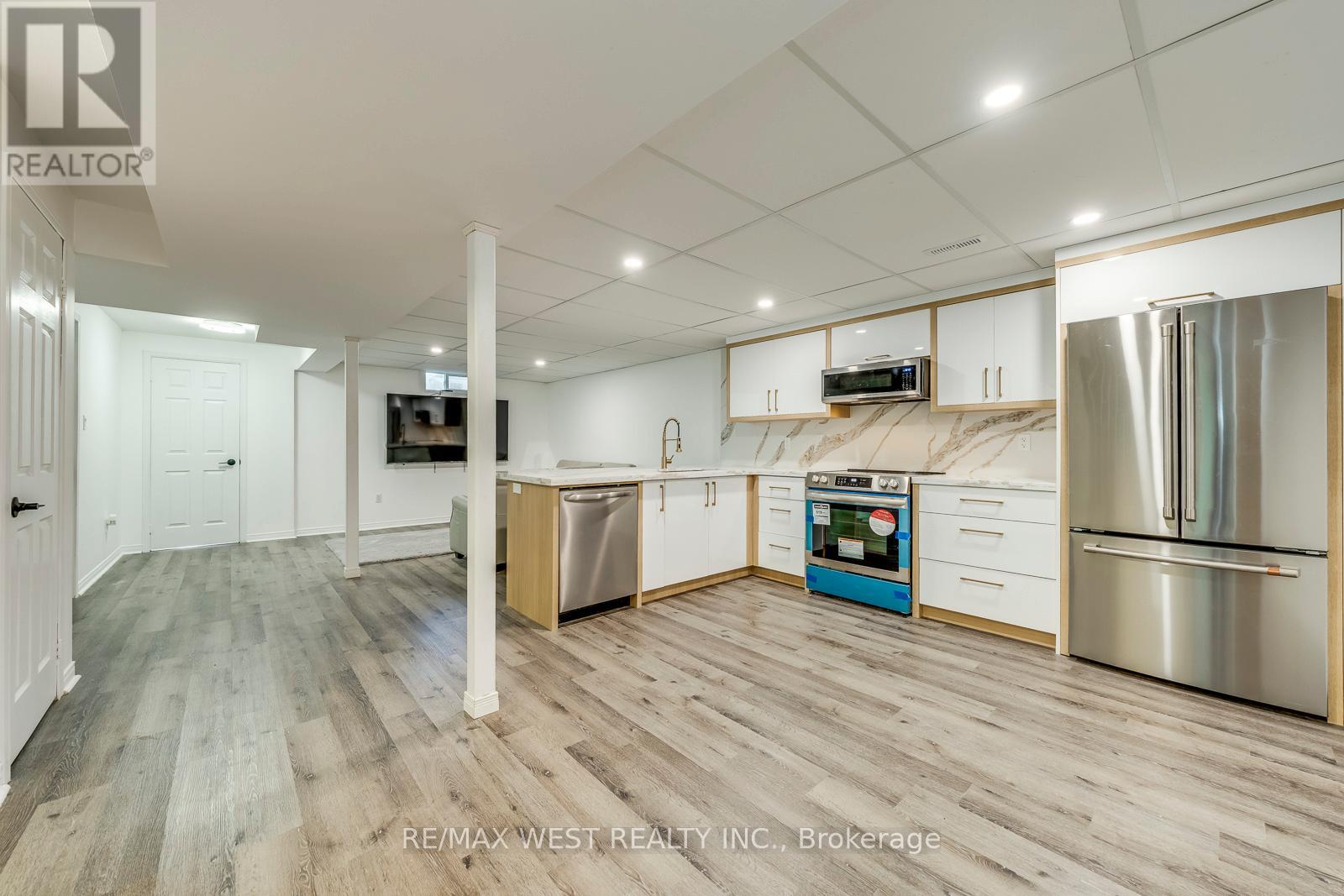 Photo 13 of 8077 Mount Carmel Boulevard, Niagara Falls ON