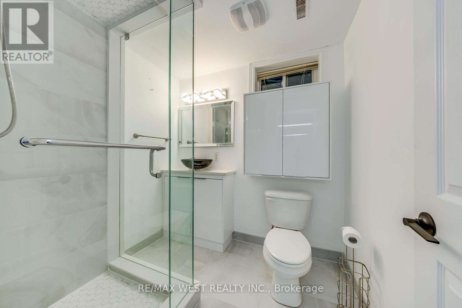 Photo 22 of 8077 Mount Carmel Boulevard, Niagara Falls ON