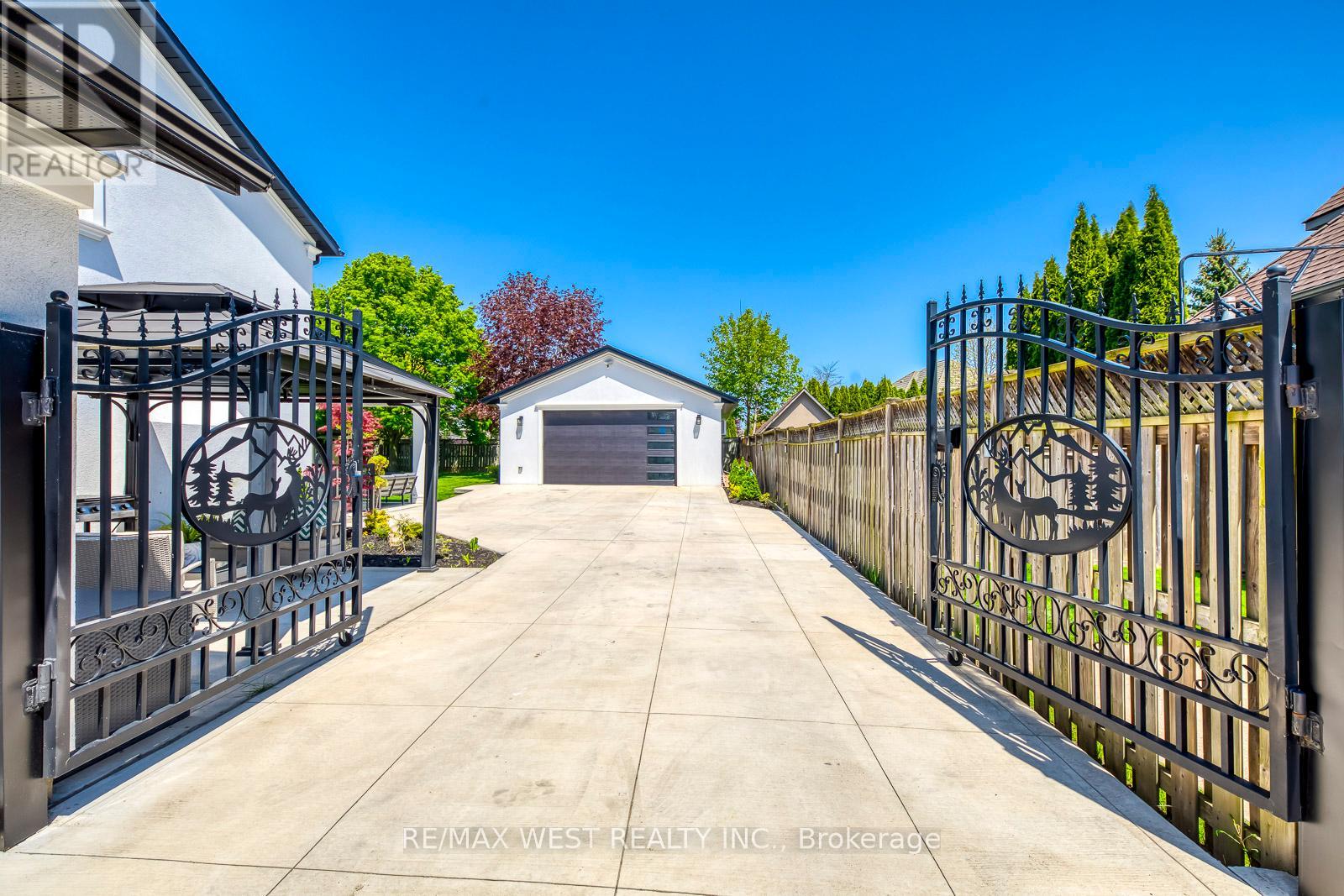 Photo 16 of 8077 Mount Carmel Boulevard, Niagara Falls ON