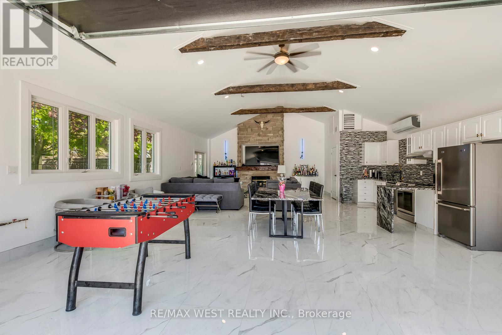 Photo 5 of 8077 Mount Carmel Boulevard, Niagara Falls ON