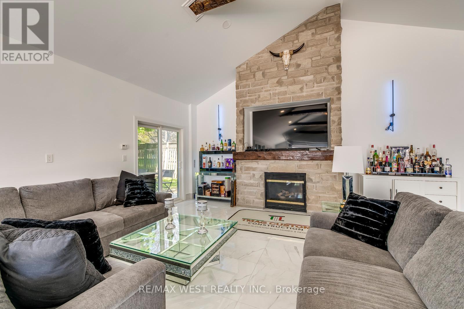 Photo 38 of 8077 Mount Carmel Boulevard, Niagara Falls ON