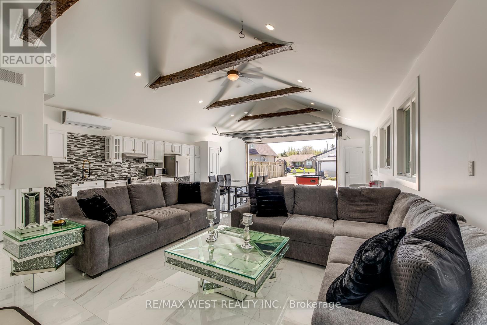 Photo 23 of 8077 Mount Carmel Boulevard, Niagara Falls ON