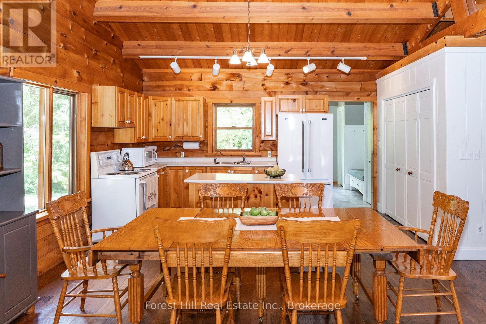 Photo 17 of 29 2324 Hwy 141 Beaumont Bay Rd Road, Muskoka Lakes ON