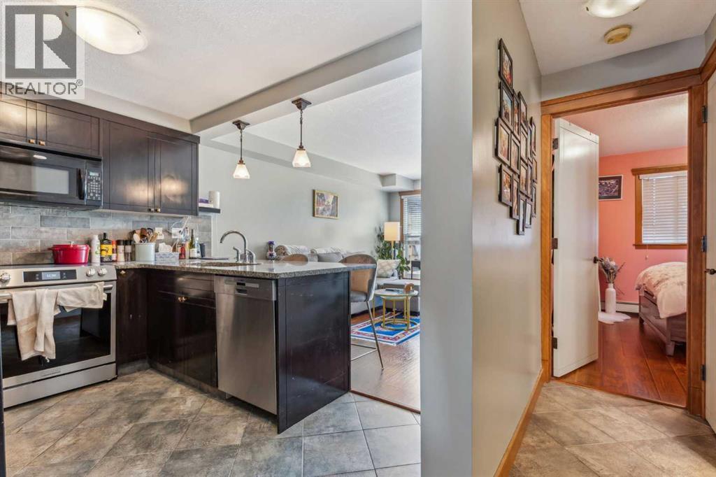 Single Family House for Sale in    Avenue SW Windsor Park Calgary 