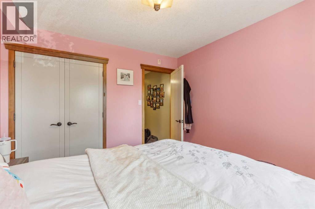 Single Family House for Sale in    Avenue SW Windsor Park Calgary 