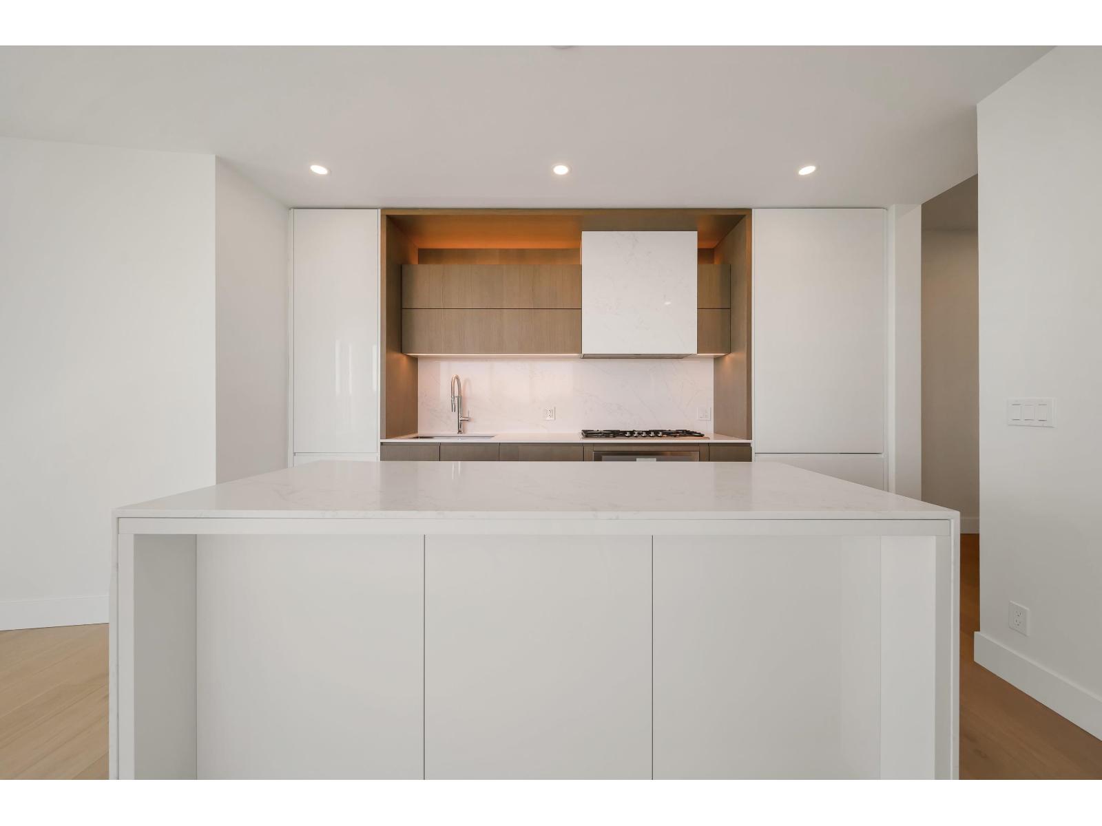 Photo 8 of 604 1342 Johnston Road, White Rock BC