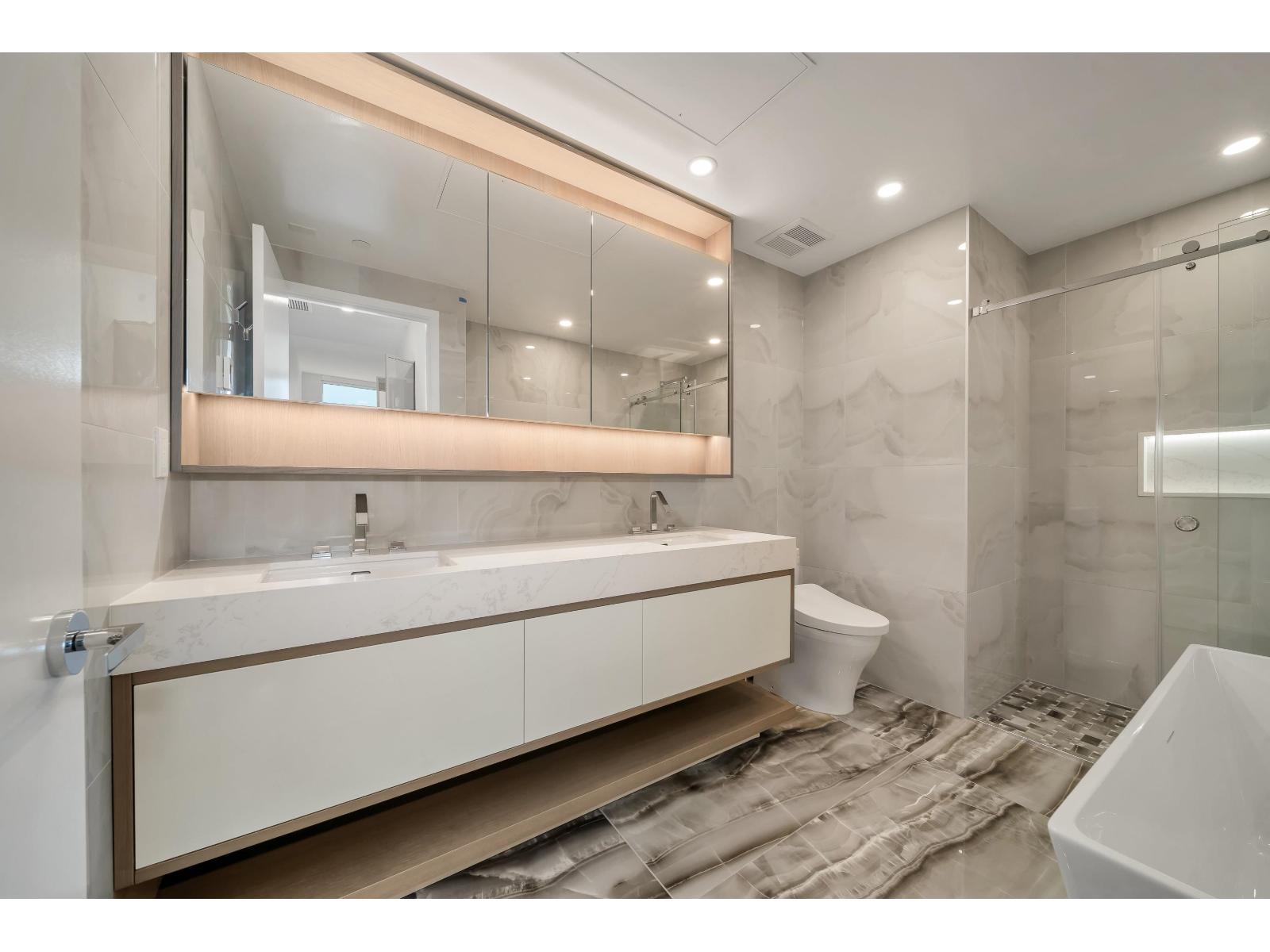 Photo 21 of 604 1342 Johnston Road, White Rock BC