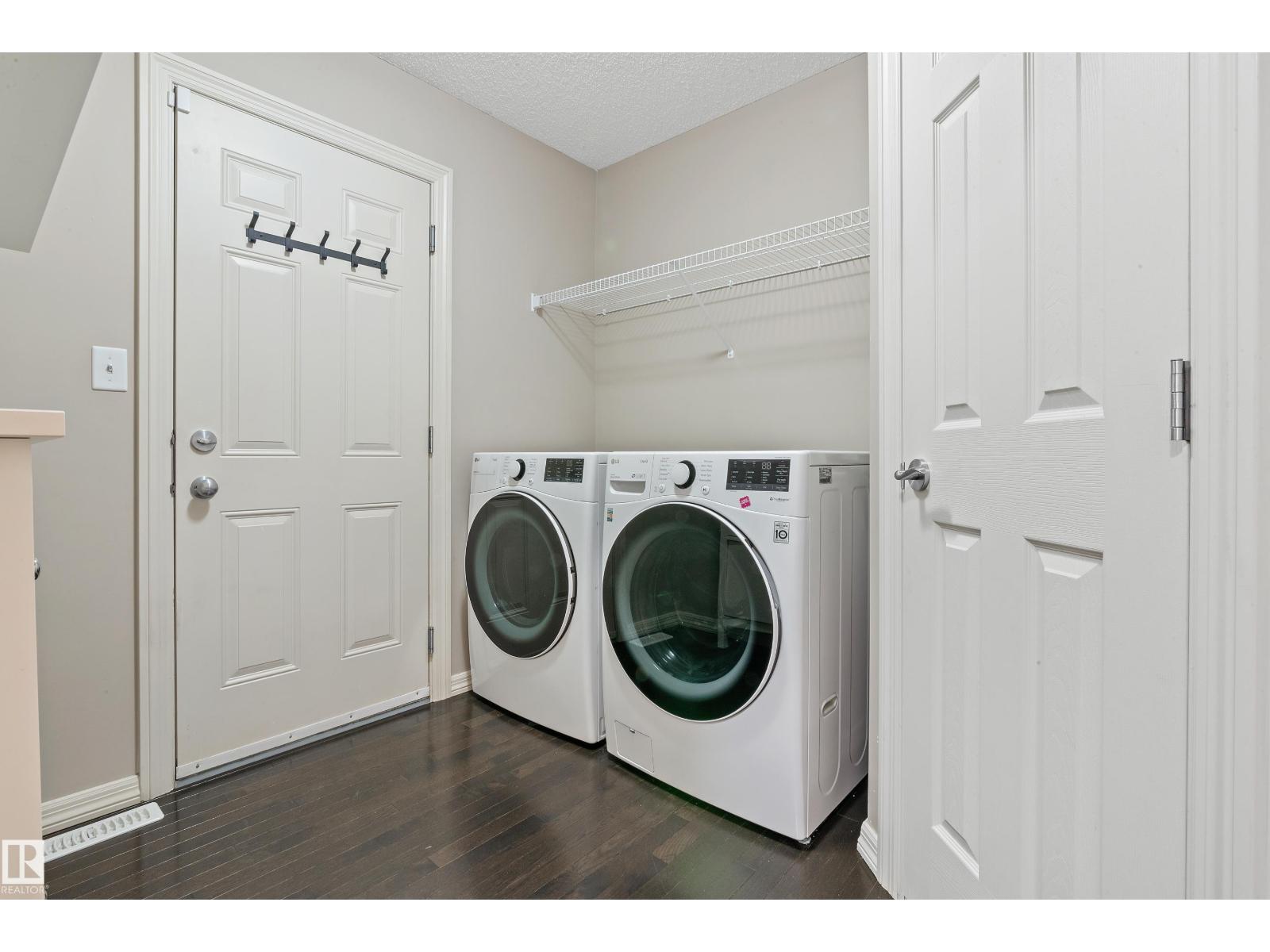 Photo 4 of 1301 Cunningham Dr Sw, Edmonton AB