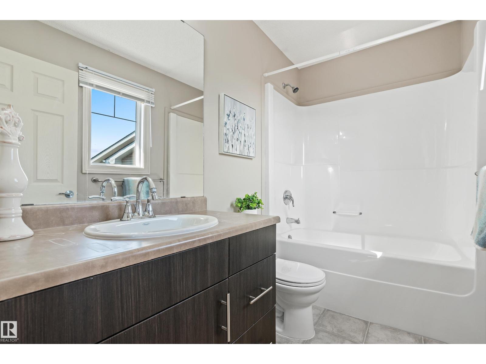 Photo 1 of 1301 Cunningham Dr Sw, Edmonton AB