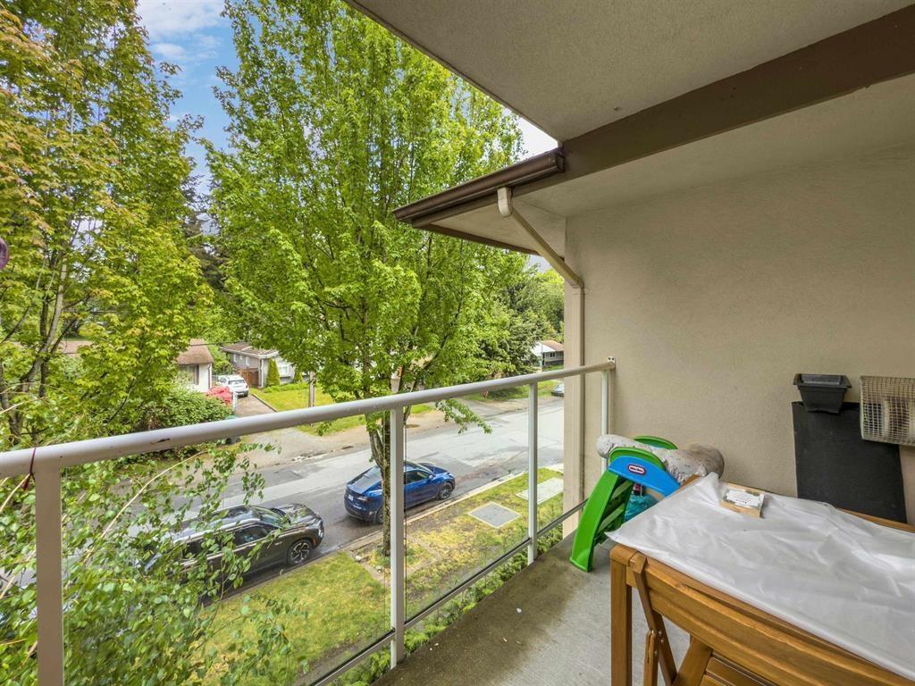 Photo 12 of 24 9977 138 Street, Surrey BC