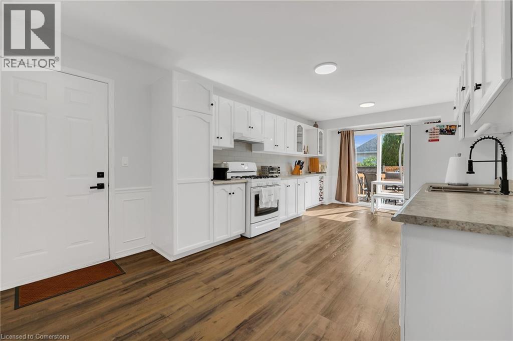 Photo 11 of 4473 Christopher Court, Beamsville ON