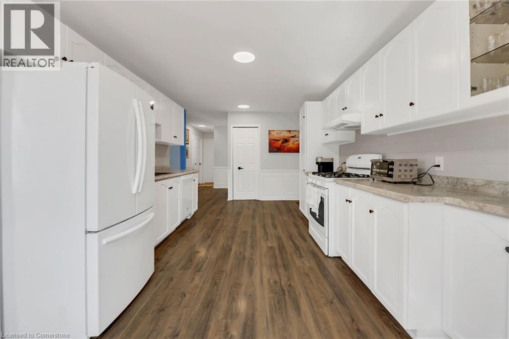 Photo 5 of 4473 Christopher Court, Beamsville ON