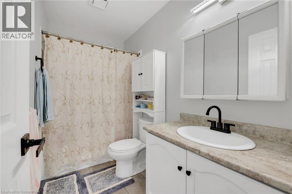 Photo 8 of 4473 Christopher Court, Beamsville ON