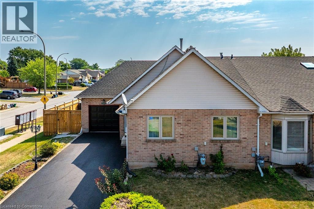 Photo 4 of 4473 Christopher Court, Beamsville ON