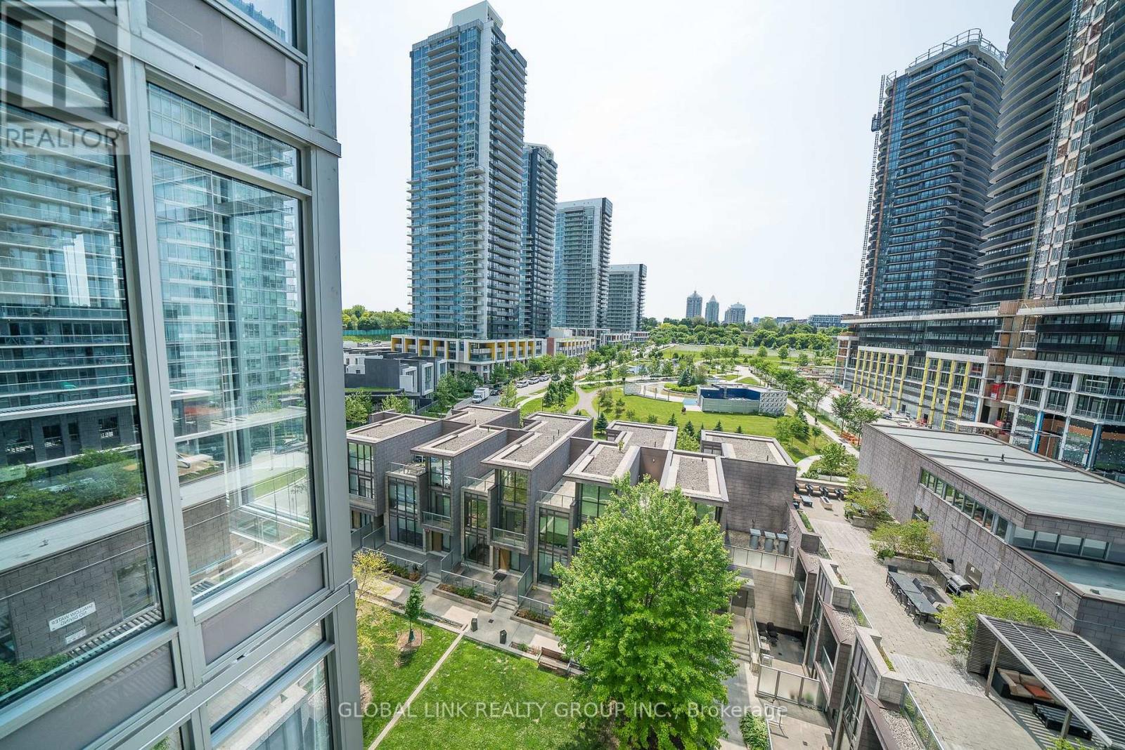 Photo 1 of 915 121 Mcmahon Drive, Toronto ON