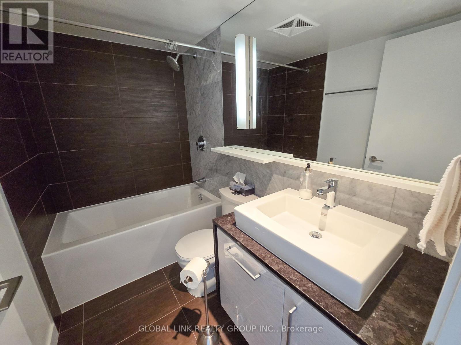 Photo 9 of 915 121 Mcmahon Drive, Toronto ON
