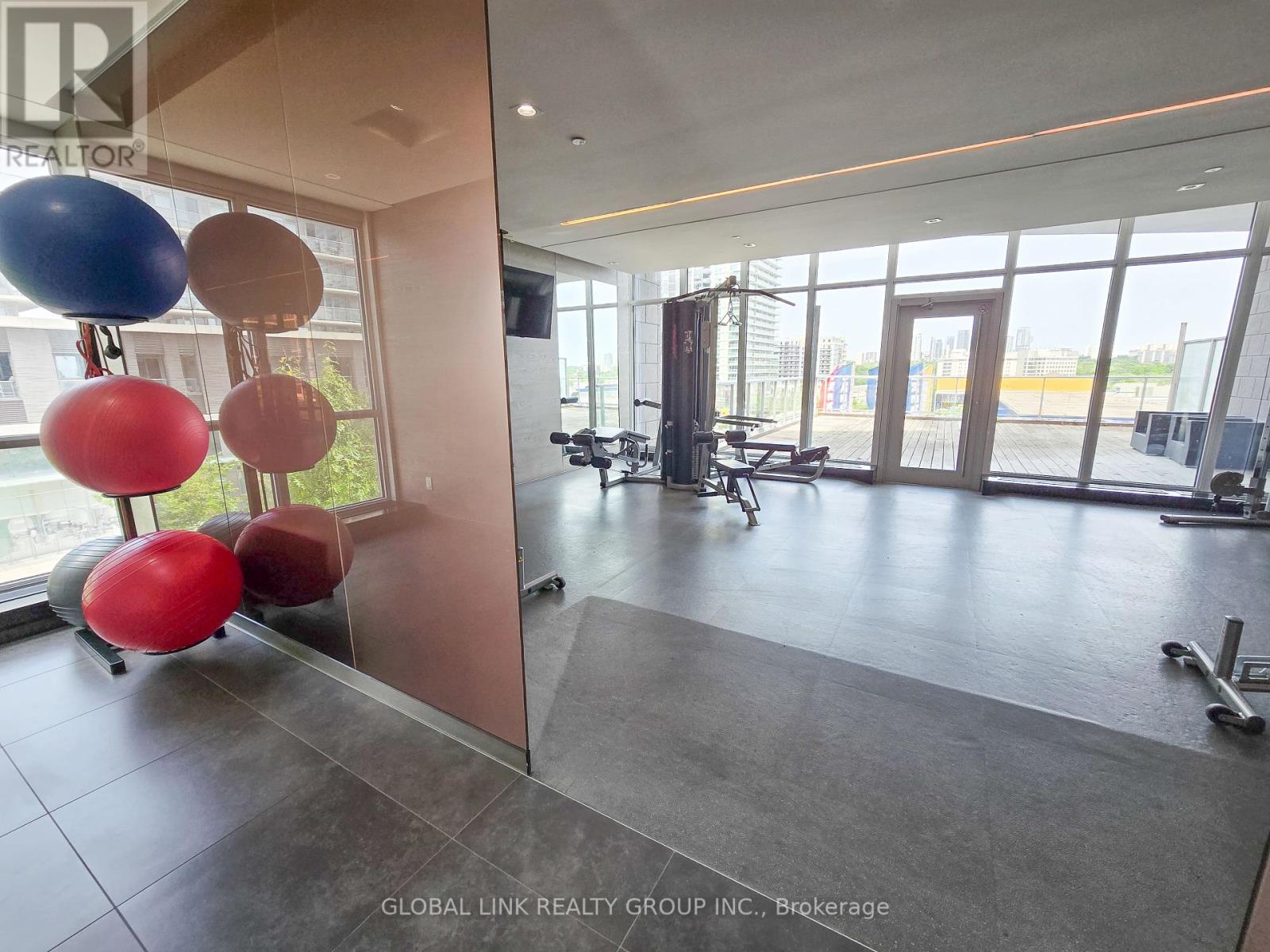Photo 17 of 915 121 Mcmahon Drive, Toronto ON
