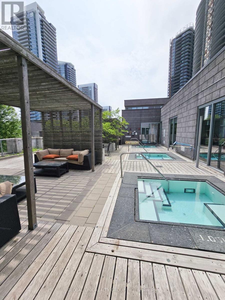 Photo 11 of 915 121 Mcmahon Drive, Toronto ON