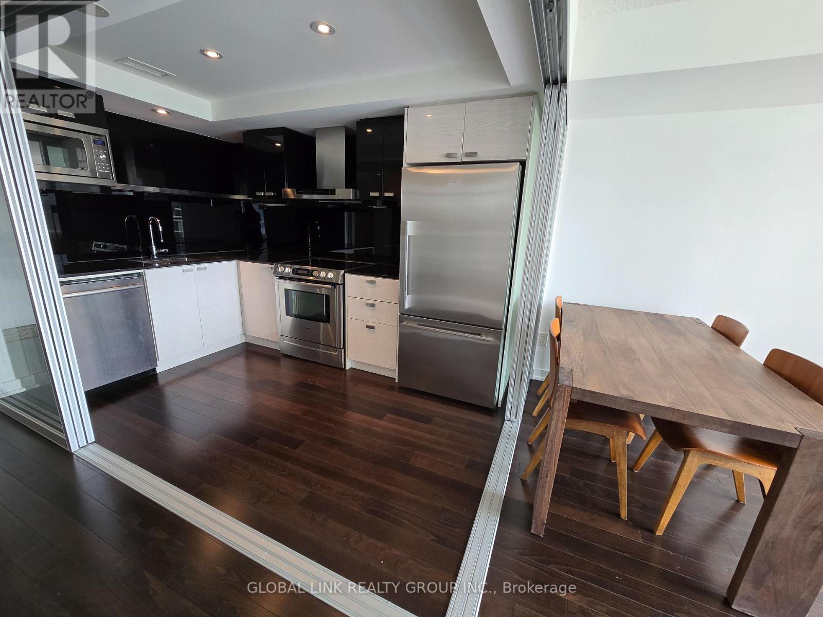 Photo 13 of 915 121 Mcmahon Drive, Toronto ON