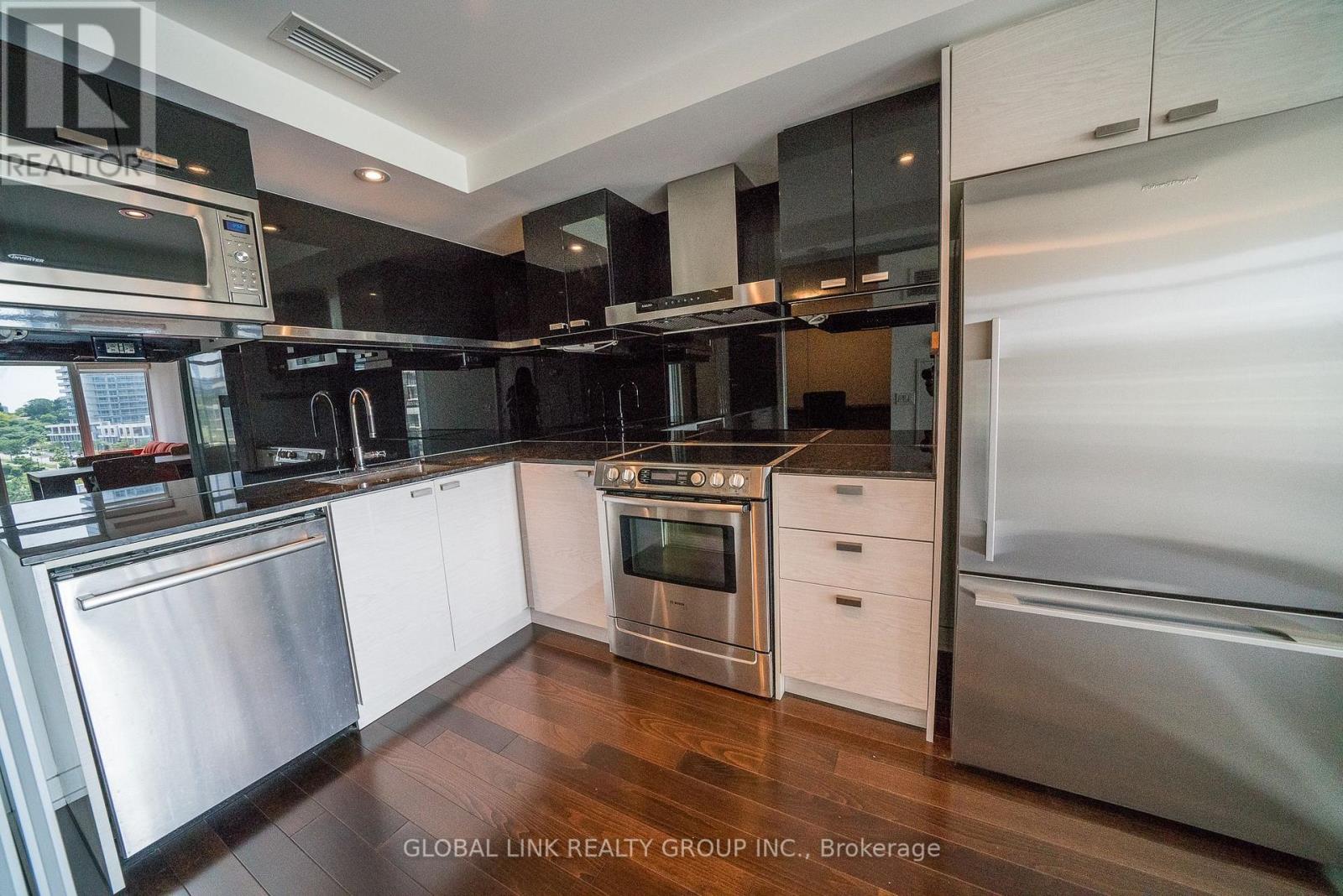 Photo 7 of 915 121 Mcmahon Drive, Toronto ON