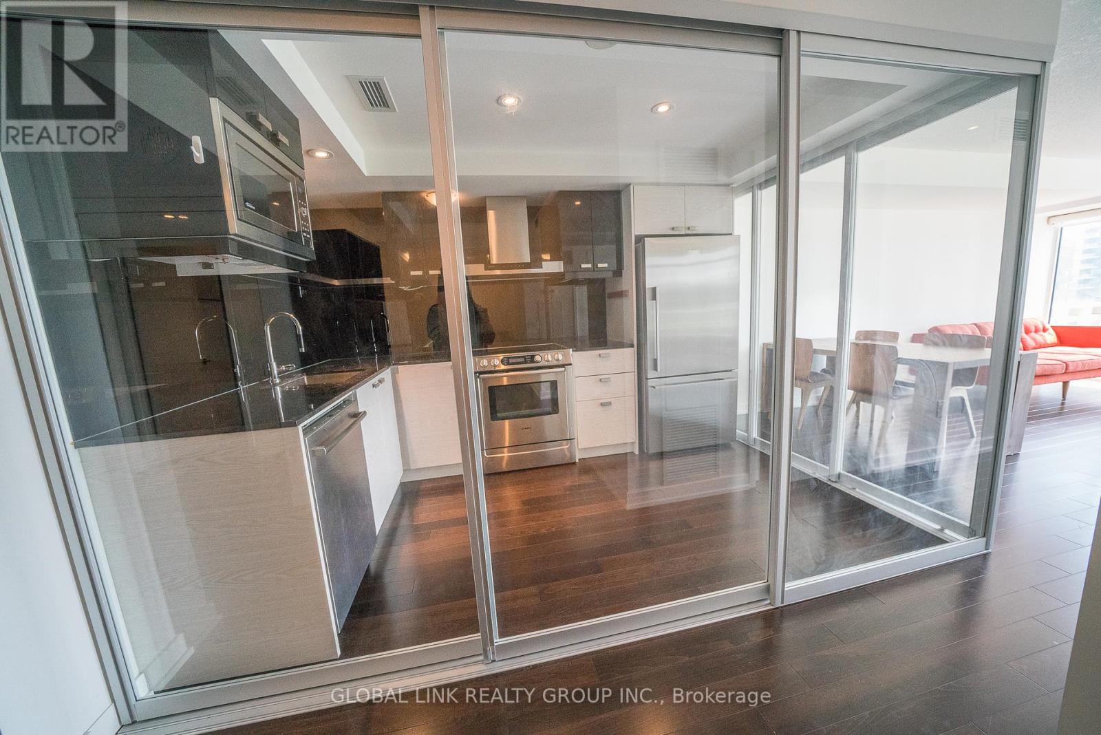 Photo 6 of 915 121 Mcmahon Drive, Toronto ON