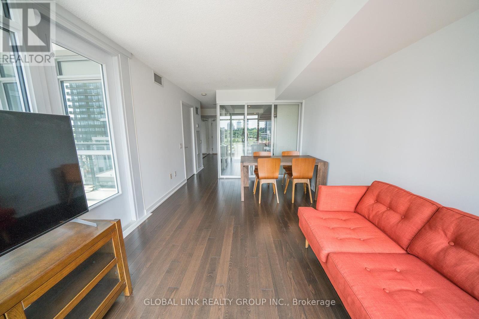 Photo 4 of 915 121 Mcmahon Drive, Toronto ON