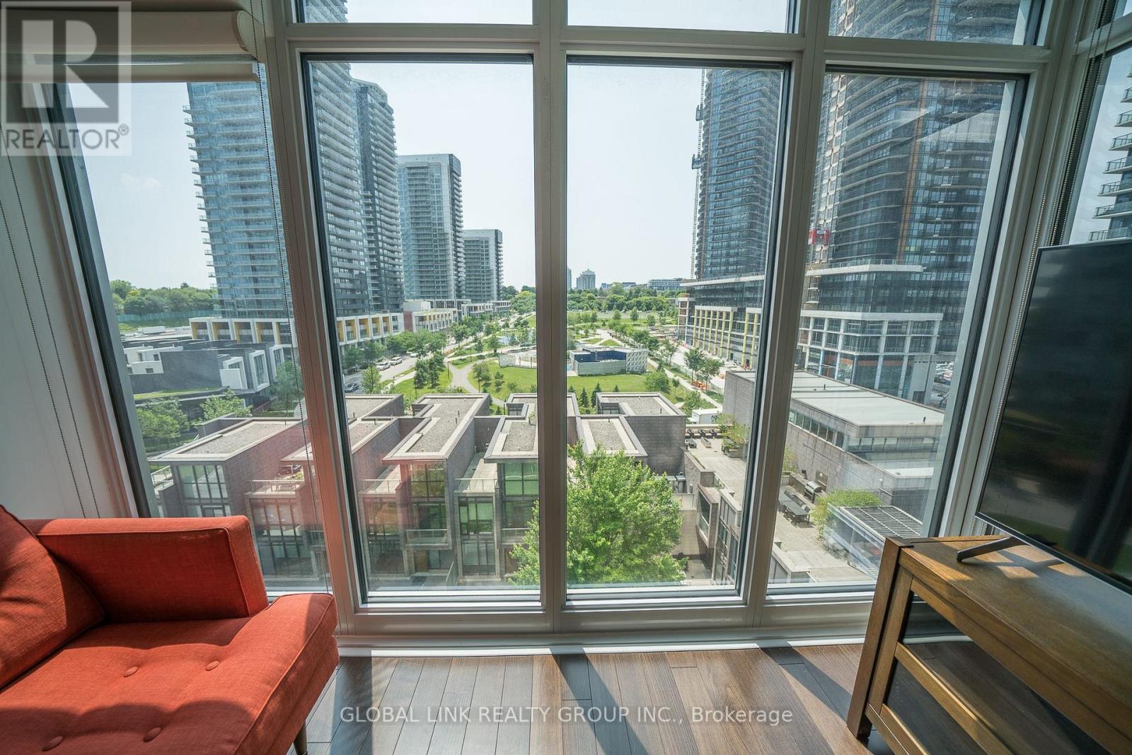 Photo 5 of 915 121 Mcmahon Drive, Toronto ON