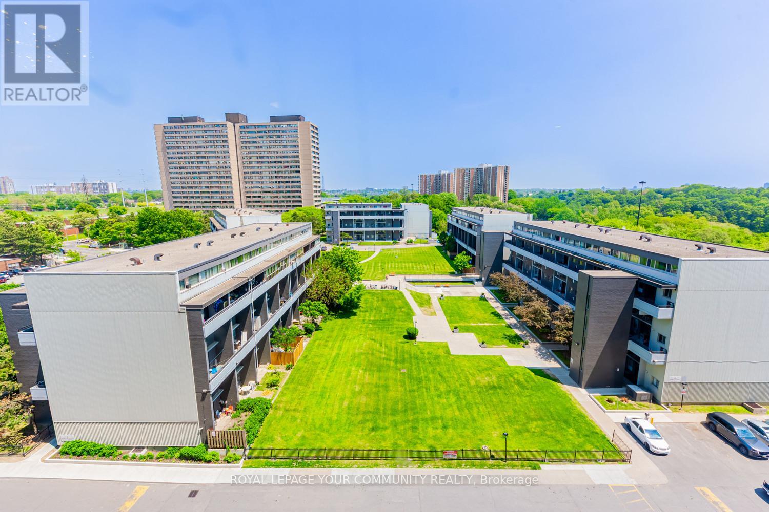 Photo 8 of 912 10 Sunny Glenway, Toronto ON