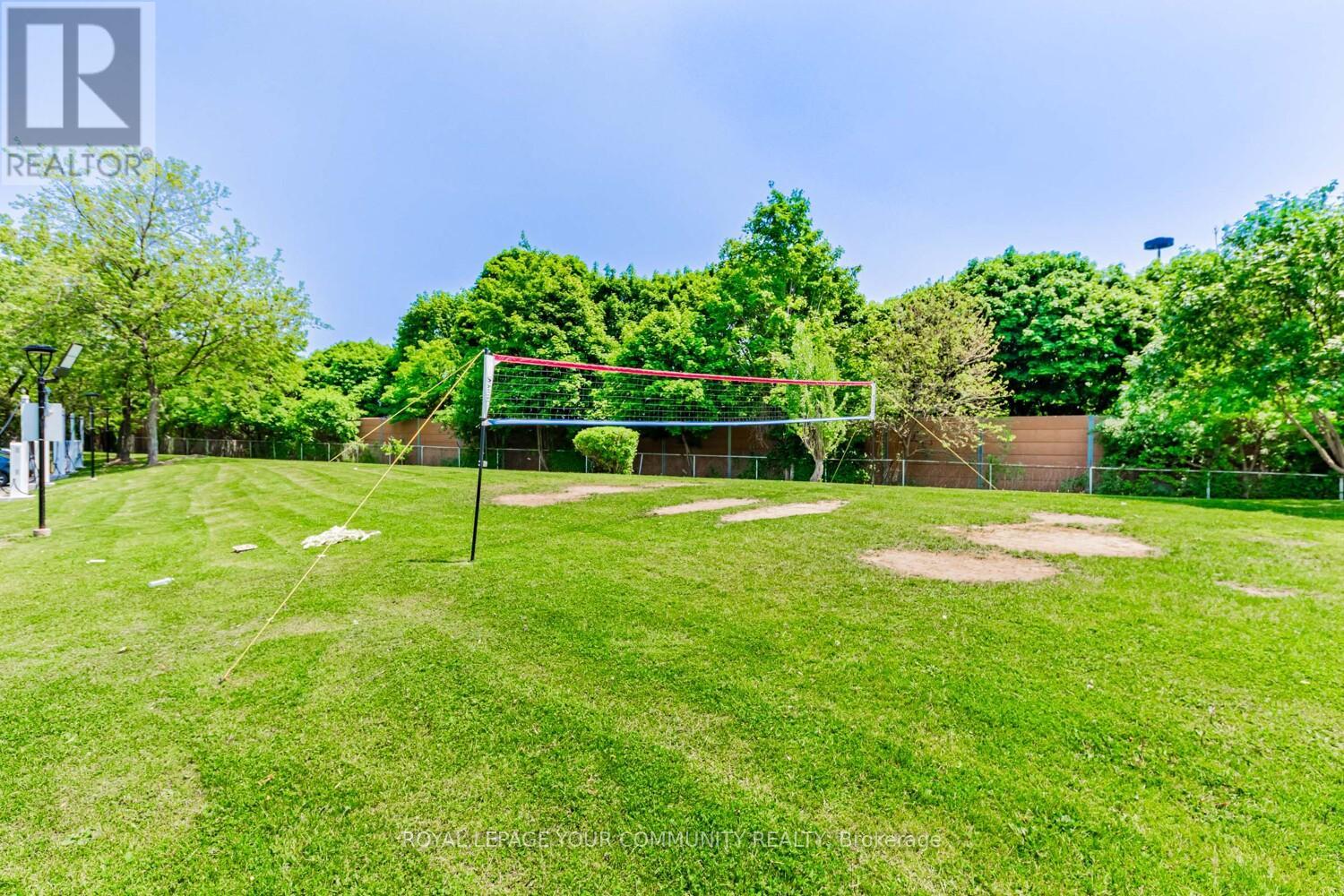 Photo 4 of 912 10 Sunny Glenway, Toronto ON
