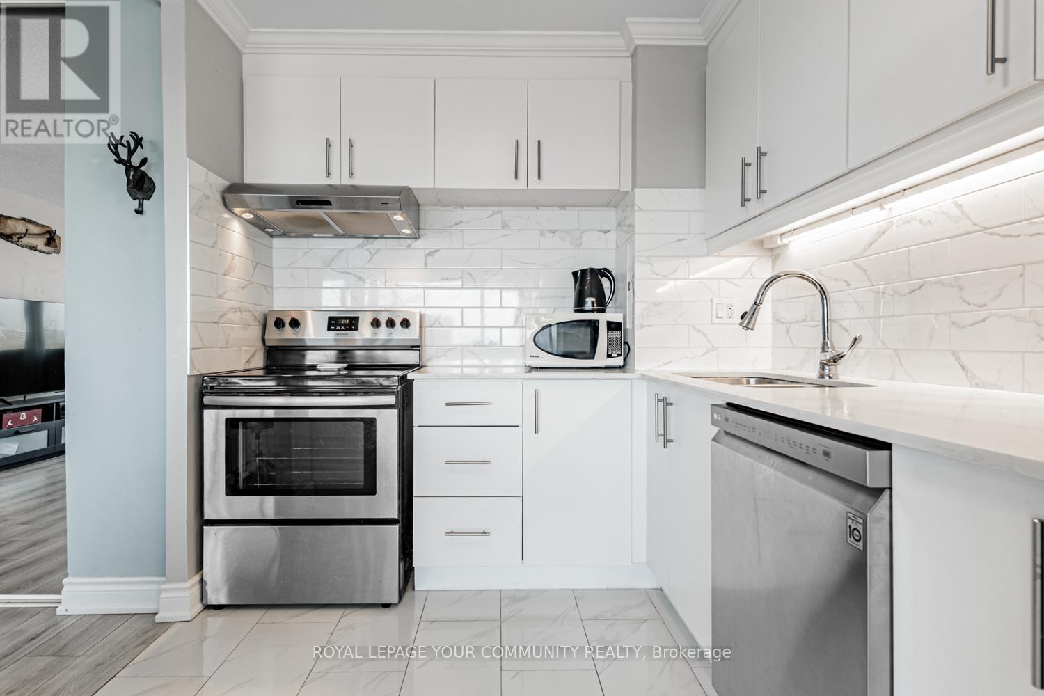Photo 7 of 912 10 Sunny Glenway, Toronto ON