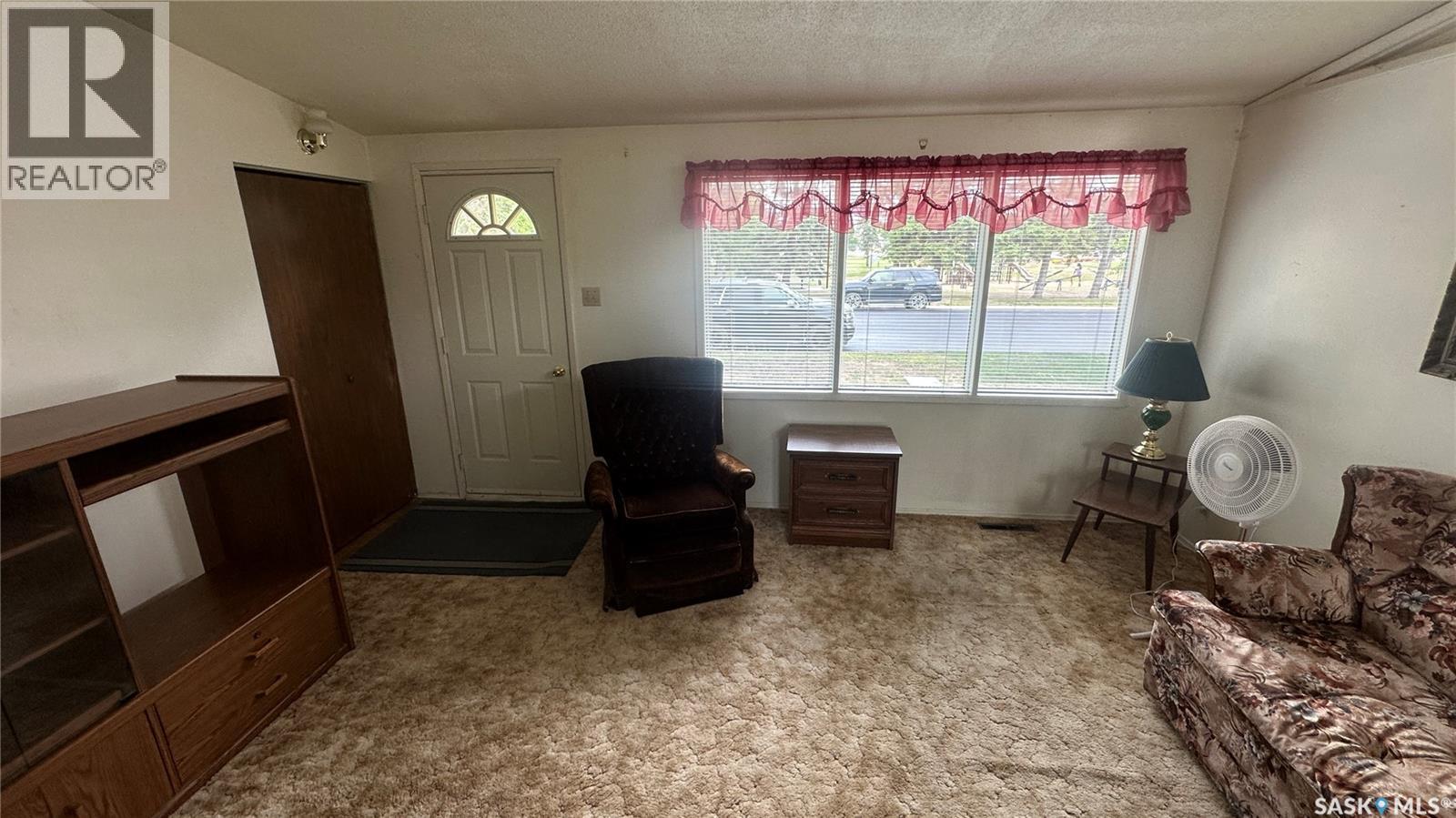 Photo 5 of 1004 96th Avenue W, Tisdale SK