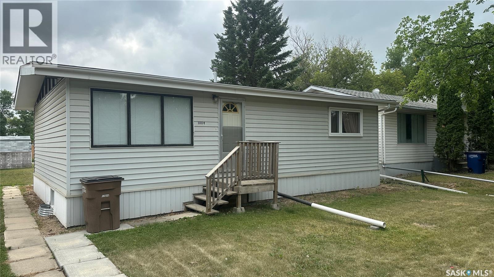 Photo 2 of 1004 96th Avenue W, Tisdale SK